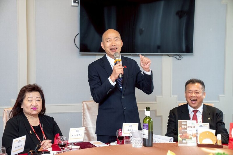 立法院長韓國瑜今天款宴「北美台商回國訪問暨投資考察團」，他表示，立法院將持續秉持「眼中沒有藍綠白，心中只有台灣情」的精神，重視僑胞與台商需求。 （立法院提供） 中央社記者王承中傳真　115年4月8日