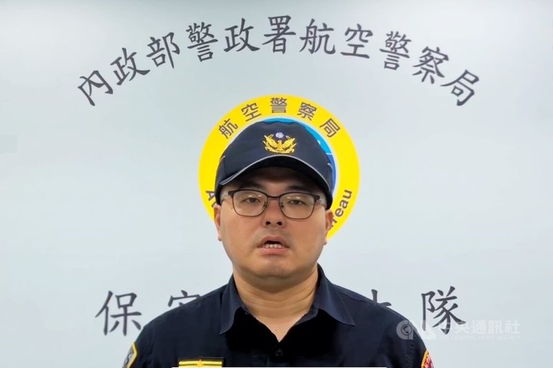 航空警察局保安警察大隊第一隊第一分隊長黃昱維表示，1名男子3月23日凌晨0時20分許，騎乘普通重型機車至桃園國際機場第一航廈航西路17號會面點暫停，警方後續將依道路交通管理處罰條例規定掣單舉發。中央社記者吳睿騏桃園機場攝　115年4月8日