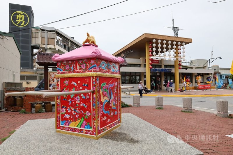 2026白沙屯媽祖進香活動12日登場,報名人數已達45萬人,交通部擬定「台鐵為主、公路為輔、高鐵協同」3層聯防機制,透過加開班次及接駁車等增加運能,全力加強疏運。圖為白沙屯火車站外觀。中央社記者管瑞平攝 115年4月8日