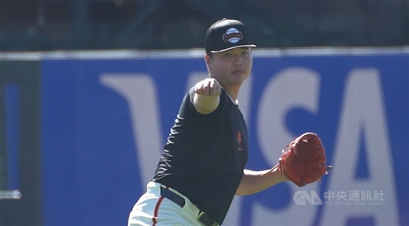 美國職棒大聯盟休士頓太空人隊台灣投手鄧愷威8日中繼登板，投0.2局挨1轟，失掉1分責失分、無關勝敗。（中央社檔案照片）