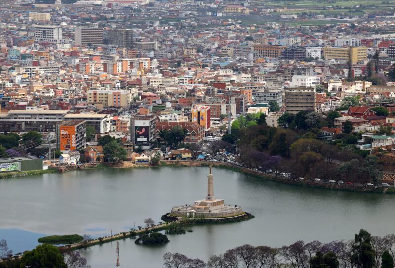 馬達加斯加7日宣布全國進入能源緊急狀態，圖為馬達加斯加首都安塔那那利佛市景。（路透社）