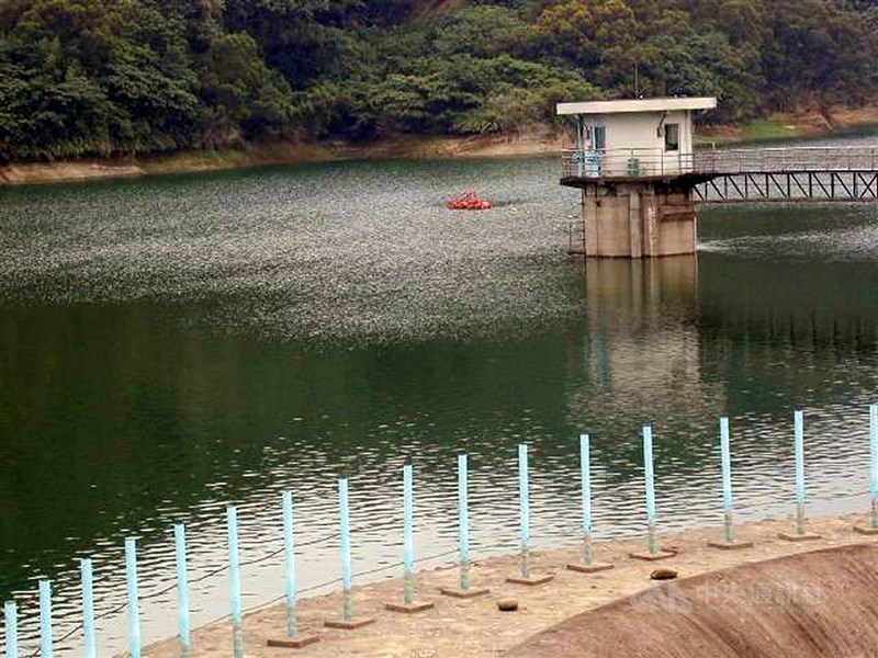 清明連假期間鋒面降雨，挹注中部以北水庫，新竹水情稍有緩解，縮短自來水夜間減壓措施2小時。圖為新竹縣寶山水庫。（中央社檔案照片）