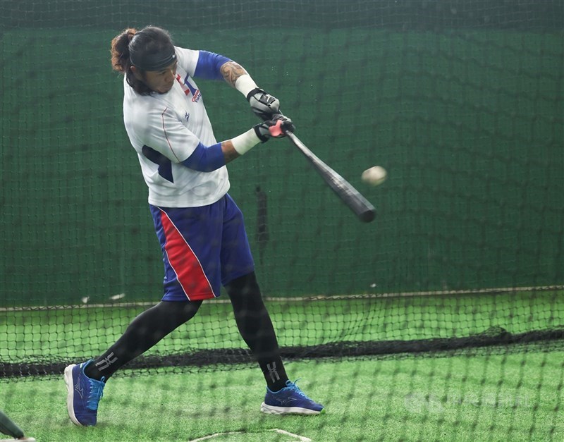 全國成棒甲組春季聯賽台中台壽霸龍隊陳敏賜（圖）敲出個人今年賽會第3轟，單場3安、差1支二壘打無緣完全打擊，助隊搶勝。（中央社檔案照片）