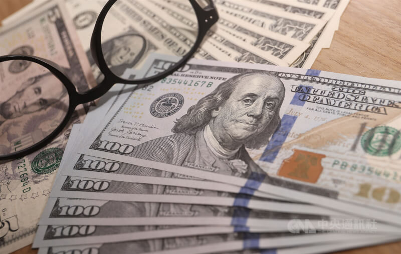 美國與伊朗同意停火2週，投資人因風險疑慮緩解而拋售美元。（中央社檔案照片）