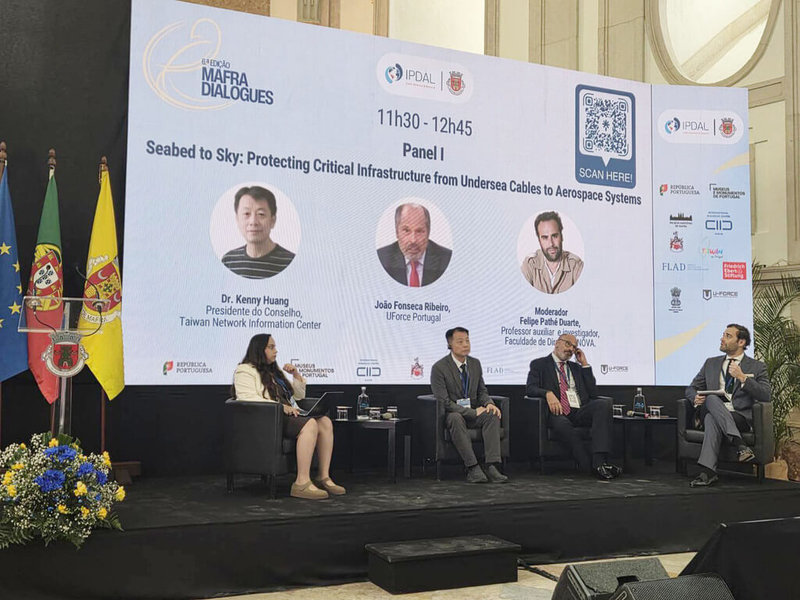 葡萄牙「拉美暨加勒比海促進協會」（IPDAL）舉辦「馬夫拉對話」（Mafra Dialogues），邀台灣網路資訊中心董事長黃勝雄（左2）等專家出席座談，探討保護海底電纜等關鍵基礎設施。（駐葡萄牙代表處提供）中央社記者曾依璇巴黎傳真　115年4月9日