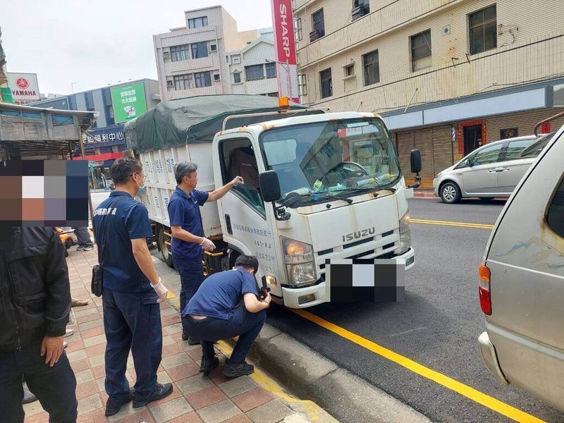 澎湖縣警察局馬公分局9日接獲報案，指車內財物遭竊，警方通知李姓犯嫌到案說明。經擴大追查，發現其涉及另一起機車置物箱竊案，2案併同偵破，全案依竊盜罪嫌移送偵辦。（澎湖馬公警分局提供）中央社　115年4月9日