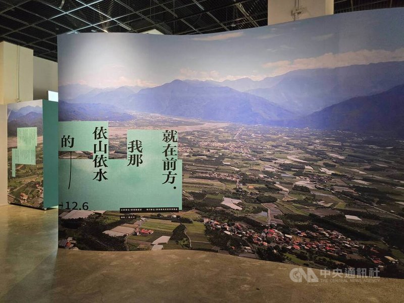 屏菸1936文化基地客家館即日起推出首檔特展「就在前方，我那依山依水的客家」，結合20名客籍作家文學與攝影作品，重新詮釋21世紀客家樣貌。中央社記者黃郁菁攝　115年4月9日