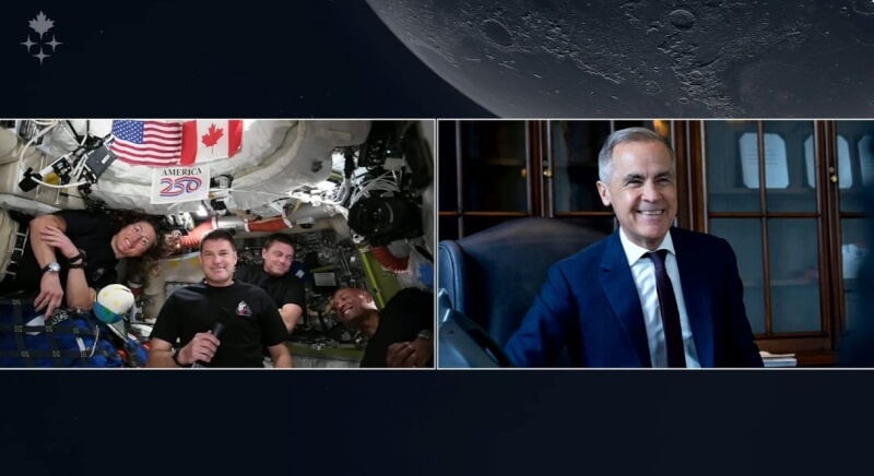 加拿大總理卡尼（右）8日與執行繞月任務的太空人韓森連線。（圖取自x.com/asc_csa）