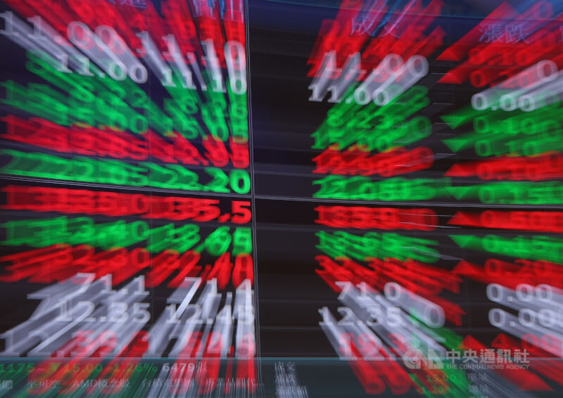 台股9日呈平盤附近震盪，終場上漲99.78點，收在34861.16點，成交值新台幣8442.86億元。（中央社檔案照片）