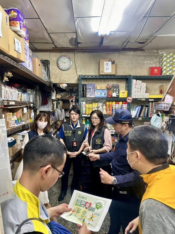 為掌握近日塑膠袋等塑化製品供貨與價格變動情形，北檢9日再度啟動實地查訪行動，會同警調等單位深入雙北市場第一線了解實際供應及價格狀況。（台北地檢署提供）中央社記者謝君臨傳真　115年4月9日