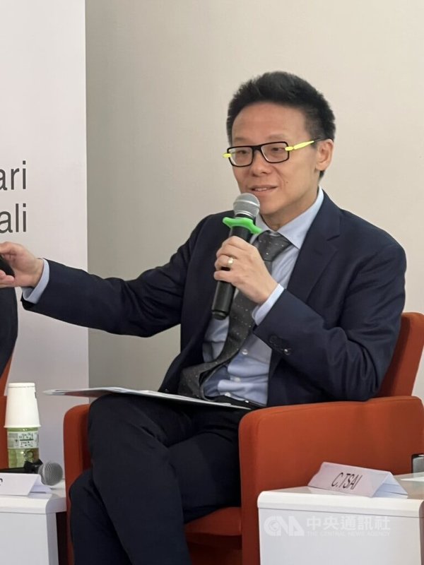 台大政治系副教授蔡季廷8日應邀出席IAI智庫座談,探討台灣海纜頻遭切斷現象,以及台歐盟在強化海纜安全的合作潛力。中央社記者黃雅詩羅馬攝 115年4月9日