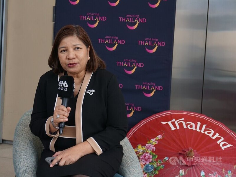 泰國觀光局（Tourism Authority of Thailand）副局長昆薩（Chiravadee Khunsub）指出，中東局勢動盪下，北美旅客進入泰國，台北、首爾等亞洲樞紐更顯重要。中央社記者林宏翰洛杉磯攝 115年4月10日