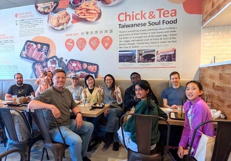 僑委會在北加州與台灣會館合作開設華語課程,矽谷工程師透過台灣美食學習中文。(金山灣區僑教中心提供)中央社記者張欣瑜舊金山傳真 115年4月10日