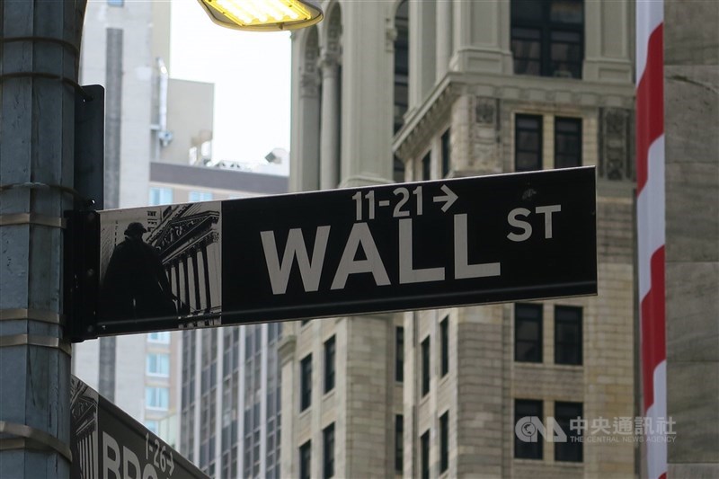 圖為華爾街路標。（中央社檔案照片）