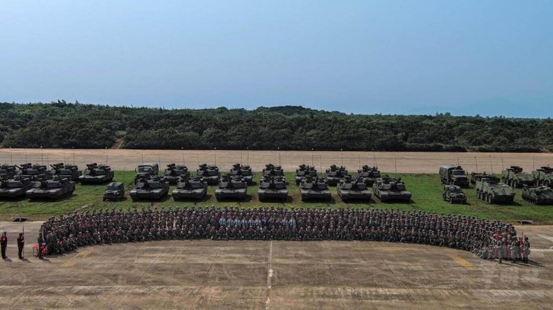 陸軍聯兵第584旅10日舉行聯兵一營換裝M1A2T戰車成軍典禮。（軍聞社提供）中央社記者吳書緯傳真 115年4月10日