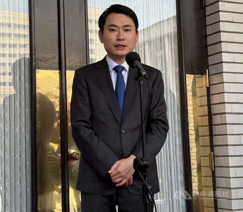 立法院外交及國防委員會召委、民進黨立委陳冠廷10日在立法院受訪，說明國防特別條例草案後續協商進度等議題。中央社記者王揚宇攝　115年4月10日