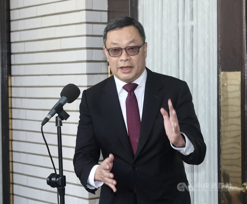 國民黨主席鄭麗文與中共總書記習近平預計於10日會面。外交部政務次長陳明祺（圖）在立法院受訪時呼籲鄭麗文，應向習近平準確傳達「中華民國與中華人民共和國互不隸屬」、「中華民國未來由台灣人民透過民主方式決定」、「中國立即停止用機艦擾台」3點台灣主流民意。中央社記者張皓安攝　115年4月10日