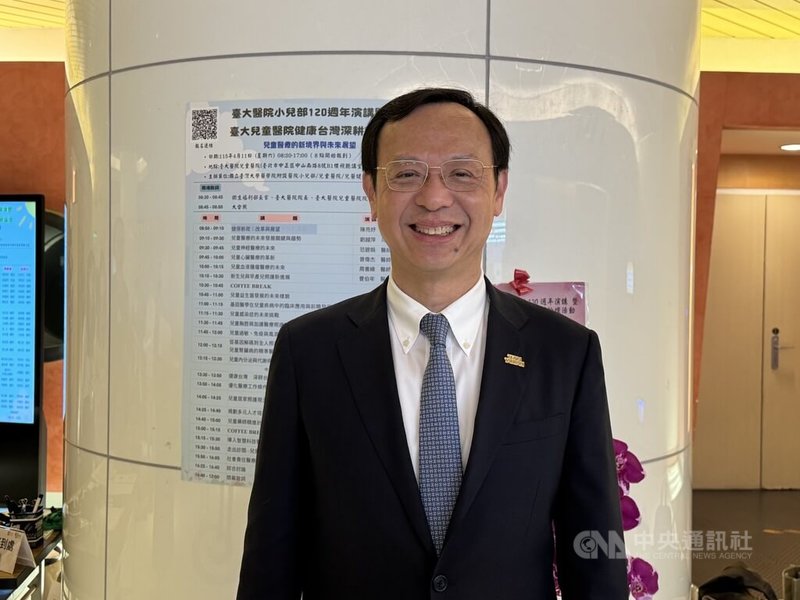 衛生福利部推食品糖、鈉、脂肪含量「紅黃綠」3色分級標示，擬下半年上路。衛福部長石崇良11日透露，這項政策未來將與健康幣結合，可集點兌換「綠燈」健康食品。中央社記者沈佩瑤攝　115年4月11日