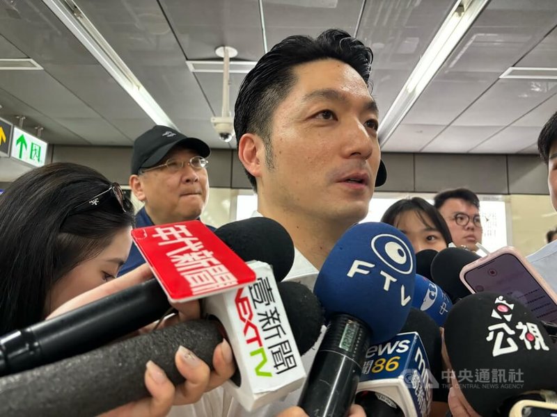 台北市長蔣萬安11日表示，持續推動無菸城市，包含中山站及西門商圈在內，預計4月底前會有19處戶外吸菸室及吸菸區建置完成。中央社記者陳昱婷攝 115年4月11日