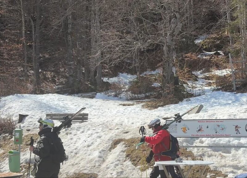 瑞士二月雪量充足後，效果也直接反映在客流量上。四月雪季將結束，但上山的滑雪客仍不絕。中央社記者郭芳君格勞賓登州攝　115年4月11日