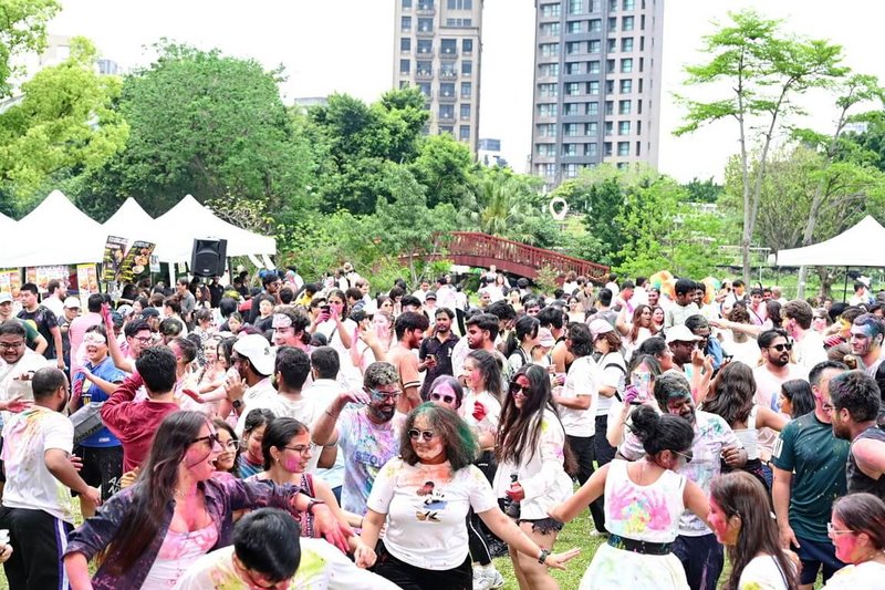 「2026 Holi 好麗節」11日在台北市客家文化主題公園舉行，吸引民眾與國際友人熱情參與。（印度台北協會提供）中央社記者吳書緯傳真　115年4月11日