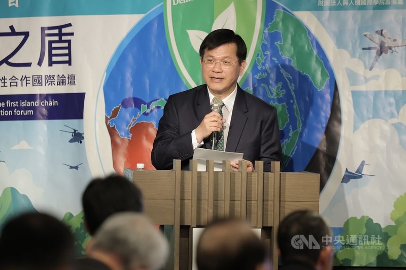 「民主之盾：第一島鏈全社會韌性合作國際論壇」開幕式11日上午在台北舉辦，外交部長林佳龍（圖）致詞表示第一島鏈的民主之盾不是靜態防線，而是單一戰區的動態韌性架構，由自由人民共同珍視的價值所賦予正當性。中央社記者翁睿坤攝 115年4月11日