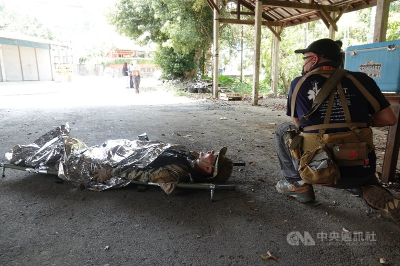 福和會2026民防聯訓12日進行第2天訓練，演練軍民交接任務、遭受戰傷軍人經初步處置等待後送醫療點進行救治等想定任務。中央社記者吳書緯攝　115年4月12日