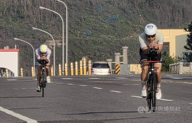 2026富邦金控IRONMAN Penghu澎湖國際鐵人三項賽12日登場,近千名選手齊聚,透過海泳、自行車與路跑挑戰自我極限。中央社 115年4月12日