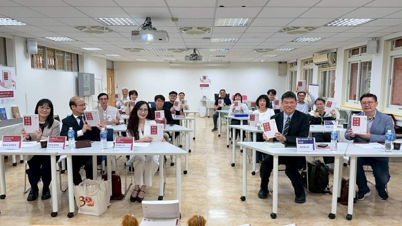 國立台灣師範大學11日舉行「越南文學史略」新書發表會，此書由台越學者共同編寫，為兩國文學與文化交流開啟新篇章。（台灣師範大學文學院提供）中央社記者邱祖胤傳真　115年4月12日