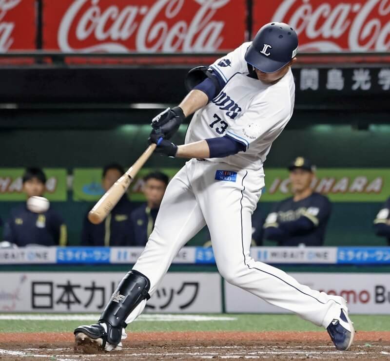 日本職棒西武獅隊台灣打者林安可12日敲出再見全壘打，幫助球隊擊敗羅德隊。圖為3月31日出賽畫面。（共同社）