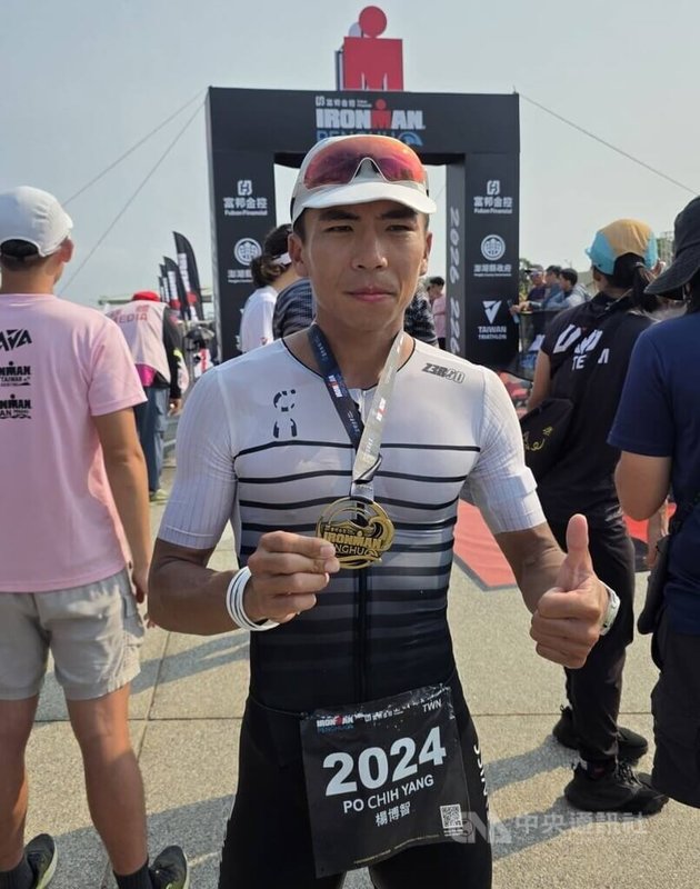 「2026富邦金控IRONMAN Penghu澎湖國際鐵人三項賽」12日登場,台灣選手楊博智(圖)克服炎熱天氣奪冠,他希望今年10月有機會前往美國夏威夷參加KONA世界大賽,期盼再為國爭光。中央社 115年4月12日