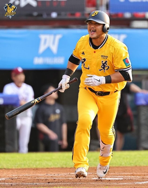 中華職棒中信兄弟12日在樂天桃園棒球場對上樂天桃猿,兄弟野手陳俊秀(圖)1局上敲出3分砲,助隊先馳得點。(中信兄弟隊提供)中央社記者蘇志畬傳真 115年4月12日