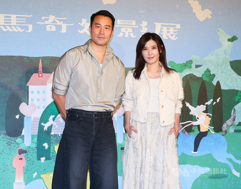 演員張孝全（左）、蘇慧倫（右）在新戲「欠妳的那場婚禮」詮釋中年婚姻危機，該劇12日下午於2026金馬奇幻影展首播前兩集，兩人出席並合影。中央社記者謝佳璋攝　115年4月12日