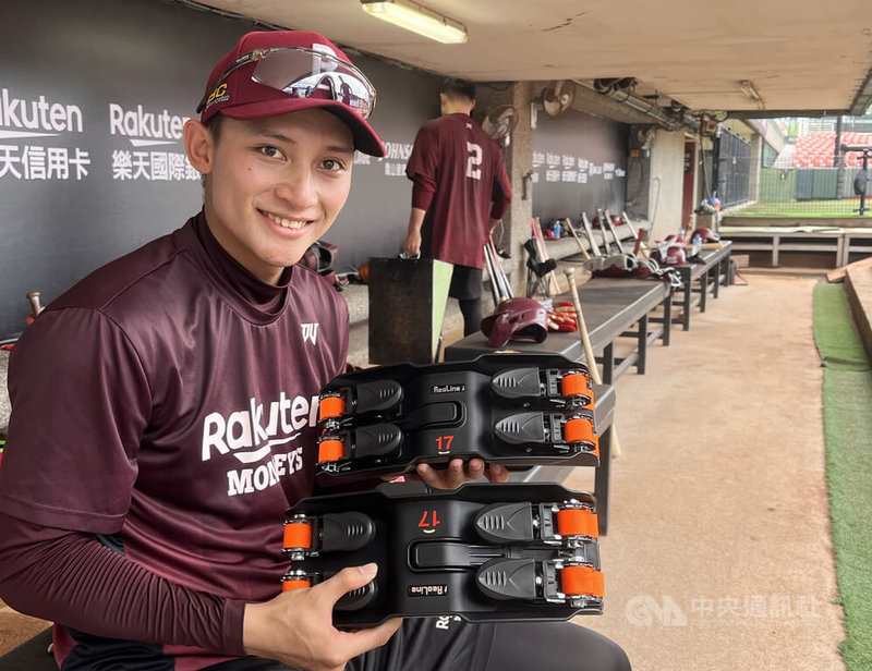 中華職棒樂天桃猿隊野手馬傑森（圖）使用日本廠商ReaLine所設計的Core輔助器具後，感受到揮棒、傳球變輕鬆，日前也敲出生涯首轟。中央社記者蘇志畬攝　115年4月12日