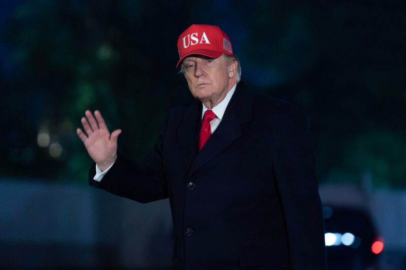 美國總統川普12日表示，他並不在乎伊朗是否會恢復與美國的談判。（美聯社）