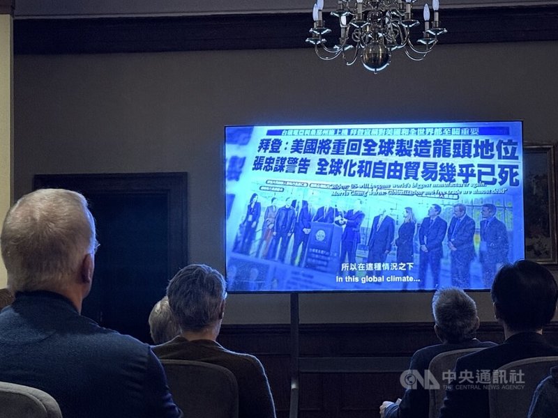 台灣半導體發展史紀錄片「造山者」10日在多倫多舉辦小型放映會，當地學界、科技界精英、議員等數十人到場觀賞。中央社記者胡玉立多倫多攝　115年4月13日