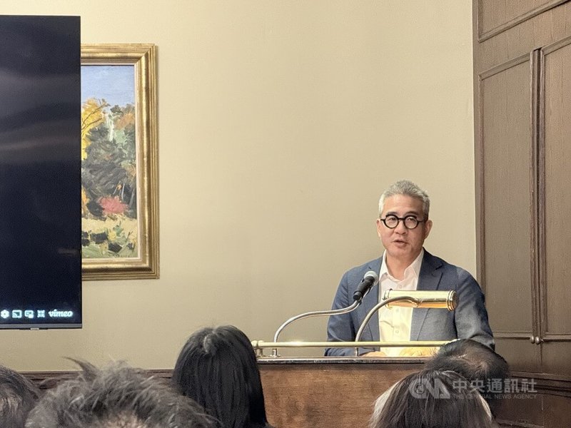 多倫多大學副校長黃一莊（Joseph Wong）觀看台灣半導體發展史紀錄片「造山者」後，致詞透露父親和台灣半導體先鋒林本堅、胡定華等人是台大電機系同學。中央社記者胡玉立多倫多攝　115年4月13日