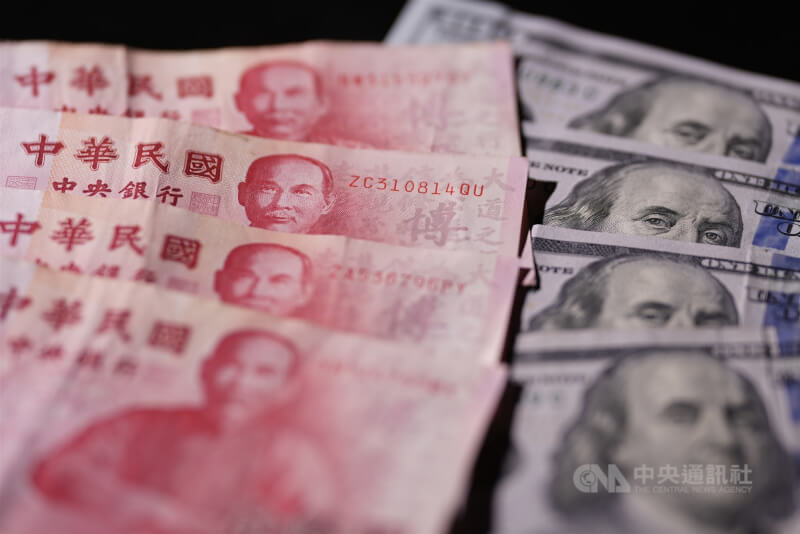 美伊停火談判破局，避險情緒再起，13日新台幣兌美元收盤收在31.785元，終止連4升。（中央社檔案照片）