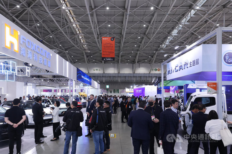 「2026台北國際汽機車零配件展、台灣國際智慧移動展及台北國際車用電子展」聯合展覽14日上午在台北南港展覽館1館舉行，開幕首日吸引不少廠商、民眾前來參觀。中央社記者翁睿坤攝 115年4月14日