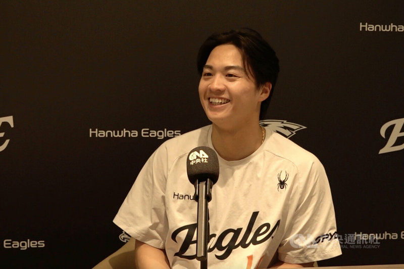 韓職韓華鷹隊台灣左投王彥程（圖）本季轉戰韓職舞台，招牌笑容虜獲大批韓國球迷的心，被稱為「台灣王子」。中央社記者楊啟芳大田攝　115年4月14日