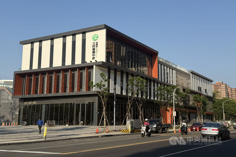 高雄「三民運動中心」主場館已完工，後續將由運發局委託的營運廠商進駐，及辦理室內裝修及開館前相關整備作業，預計年中開始營運。中央社記者董俊志攝　115年4月14日