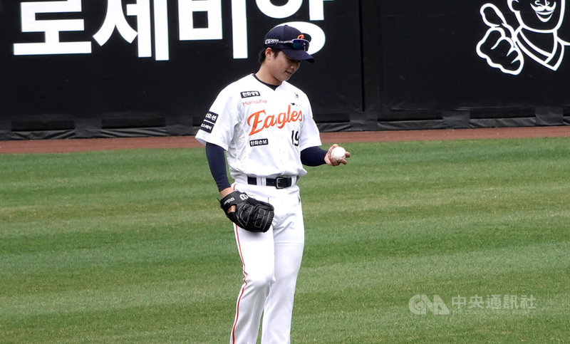韓華鷹隊台灣左投王彥程（圖）本季轉戰韓職舞台。王彥程14日接受中央社專訪時說，經多年職棒洗禮，他覺得自己最大的蛻變是「更勇敢」。中央社記者楊啟芳大田攝　115年4月14日