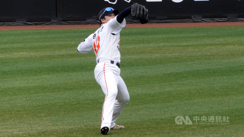 韓職韓華鷹隊「台灣王子」王彥程（圖）在日職二軍苦熬6年多，本季毅然轉戰未知的韓職舞台，剛開季就用好表現自我介紹。中央社記者楊啟芳大田攝　115年4月14日