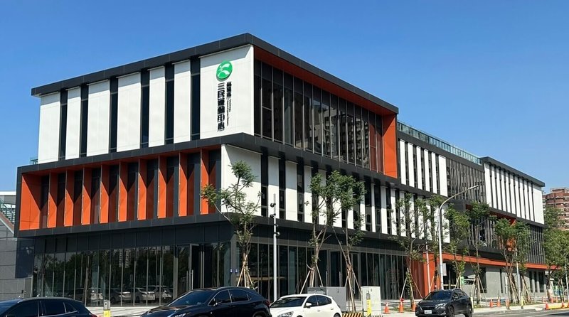 高雄市「三民運動中心」主場館日前完工，後續將辦理室內裝修及開館前相關整備作業，預計年中開始營運。（高雄市水利局提供）中央社記者蔡孟妤傳真　115年4月14日