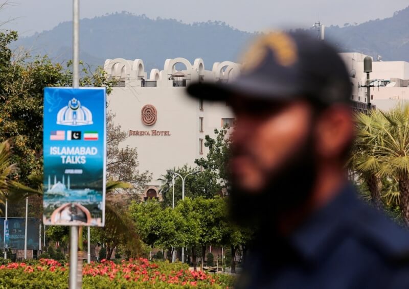 伊朗與美國11日在巴基斯坦首都伊斯蘭馬巴德的塞勒納酒店展開和談。（路透社）