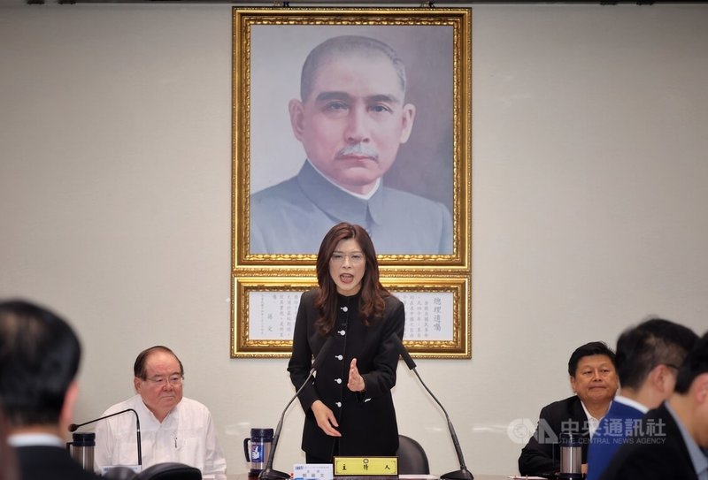 國民黨主席鄭麗文（中）15日下午在國民黨中央黨部主持中常會，報告訪中行成果，同時祝福總統賴清德出訪友邦順利。中央社記者王飛華攝　115年4月15日