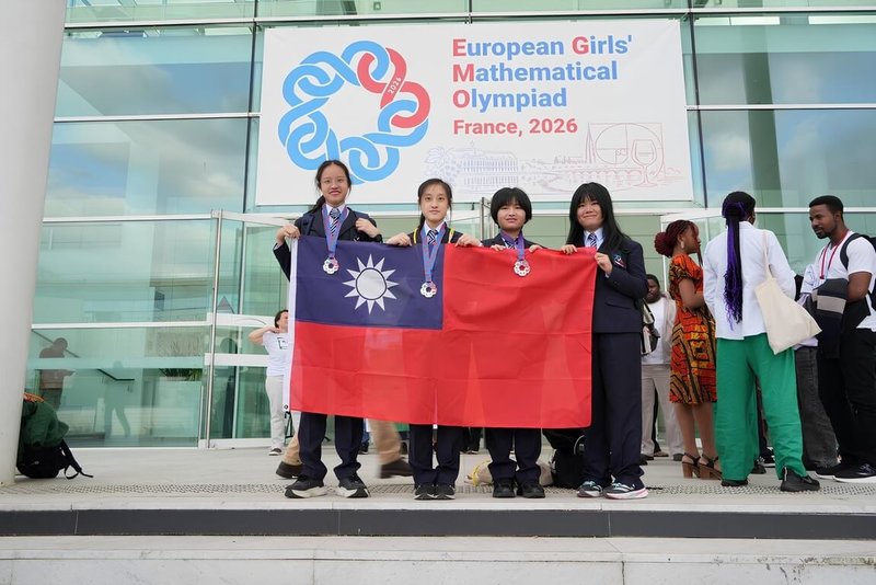 台灣學子參加第15屆歐洲女子數學奧林匹亞競賽，15日傳來捷報，總計獲得2銀1銅，國際排名並列第13名。左起為參賽學生常貽媗、盧芃恩、吳承霏、劉芸兆。（教育部提供）中央社記者陳至中台北傳真　115年4月15日