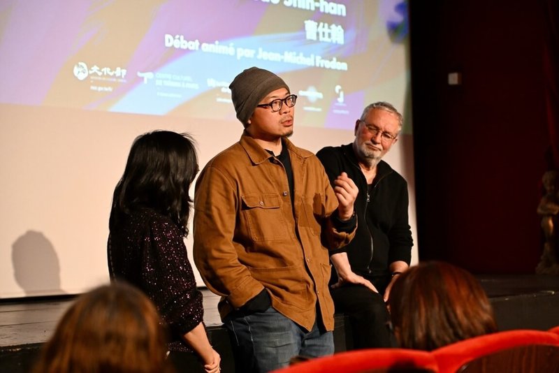 台灣導演曹仕翰（中）首部劇情長片「南方時光」在巴黎放映，獲得觀眾和媒體好評。（巴文中心提供）中央社記者曾依璇巴黎傳真　115年4月15日