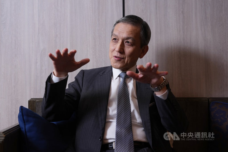 前日本陸上自衛隊幕僚長岩田清文指出，台灣強化社會防衛韌性極為重要，現代戰爭已不僅限於前線士兵，連後方城市、工廠、火力發電廠及水源地等都成為攻擊目標。中央社記者徐肇昌攝　115年4月15日