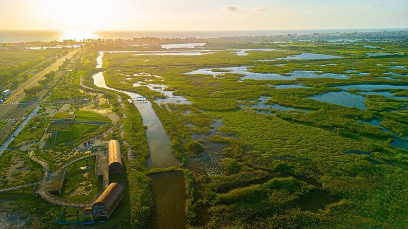 高雄市觀光局致力推廣海線旅遊，辦理「海線潮旅行」團體旅遊補助計畫，即日起至6月30日，凡符合組團條件，每團即可申請補助車資新台幣4500元。（高雄市觀光局提供）中央社記者蔡孟妤傳真　115年4月15日